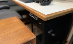 リノリウムの天板