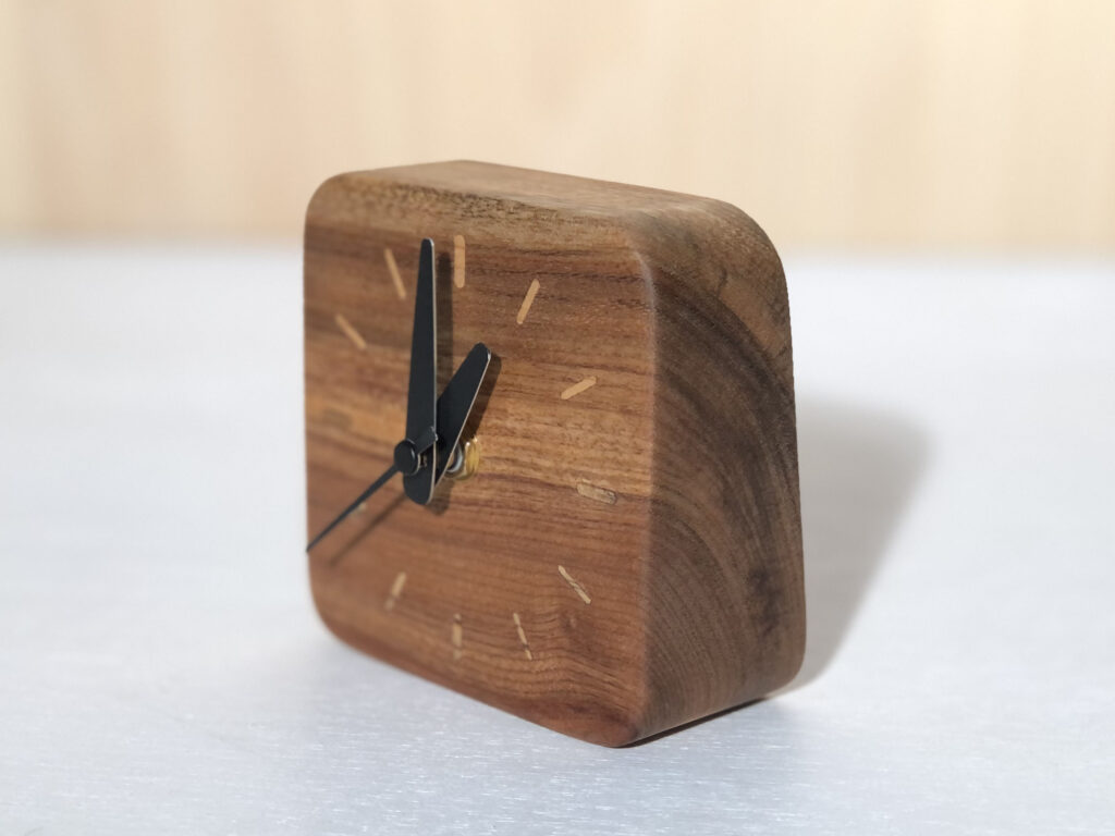 クスノキの置き時計