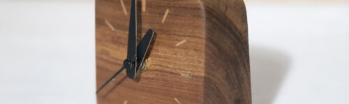 クスノキの置き時計